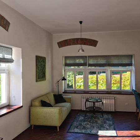 Apartament W Starej Szkole Apartman Srebrna Góra Kültér fotó