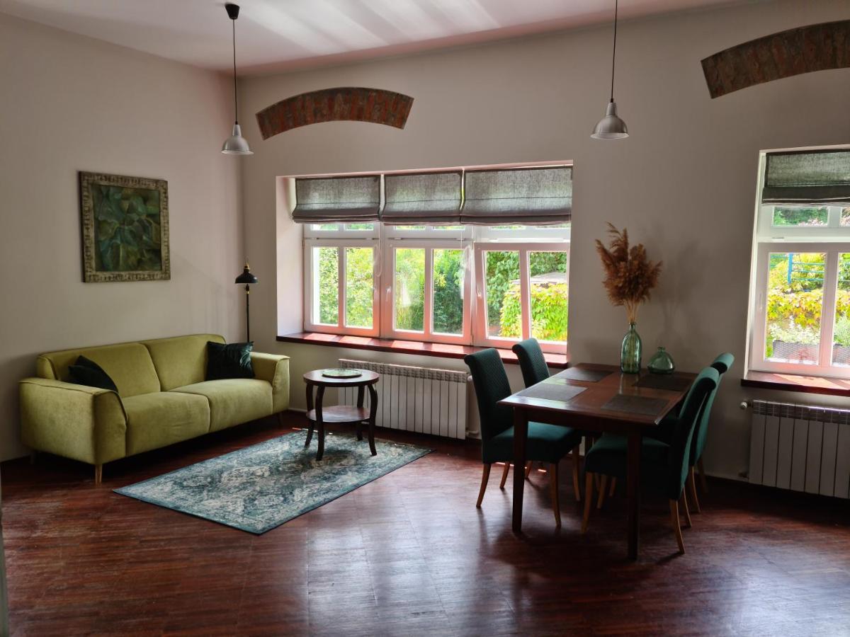 Apartament W Starej Szkole Apartman Srebrna Góra Kültér fotó